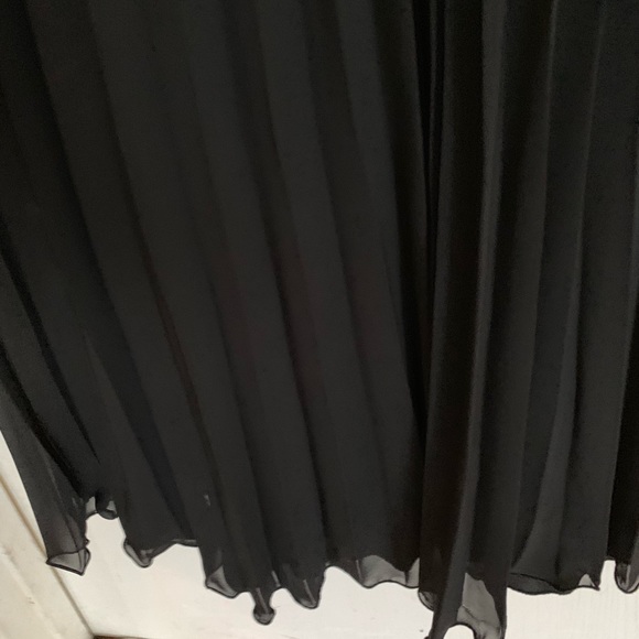 Black formal dress - Picture 5 of 8